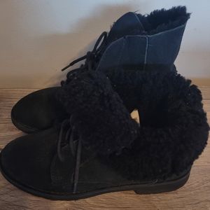 Ugg ankle boots color black